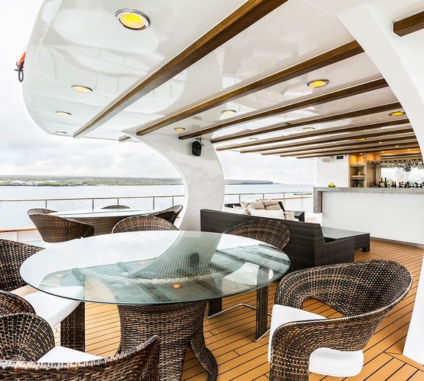 MY STELLA MARIS - Upper aft deck