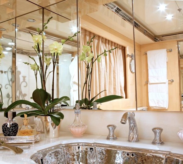 MY SUNDAY - Ensuite detail