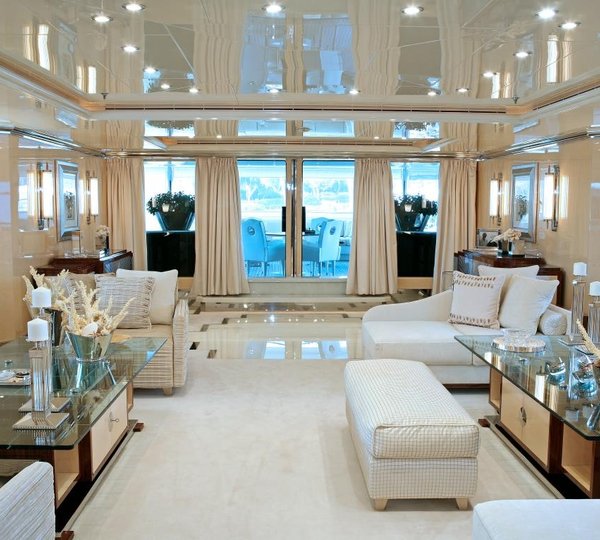 MY SUNDAY - Salon aft view