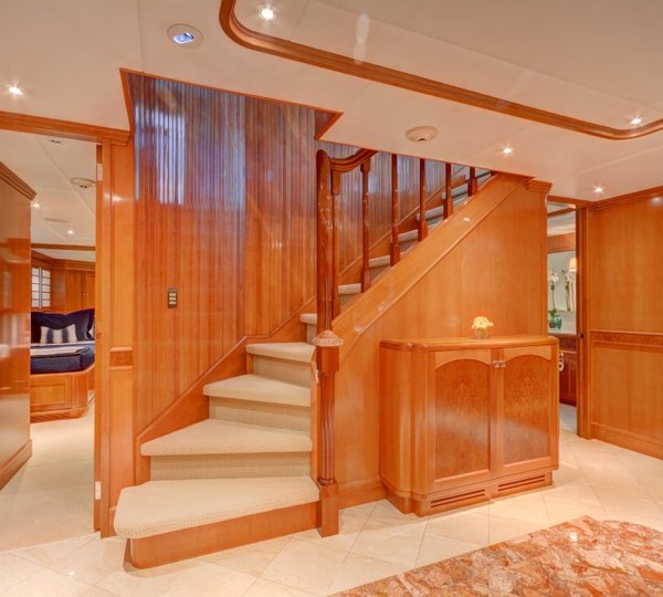 MY THEMIS - Guest cabin foyer