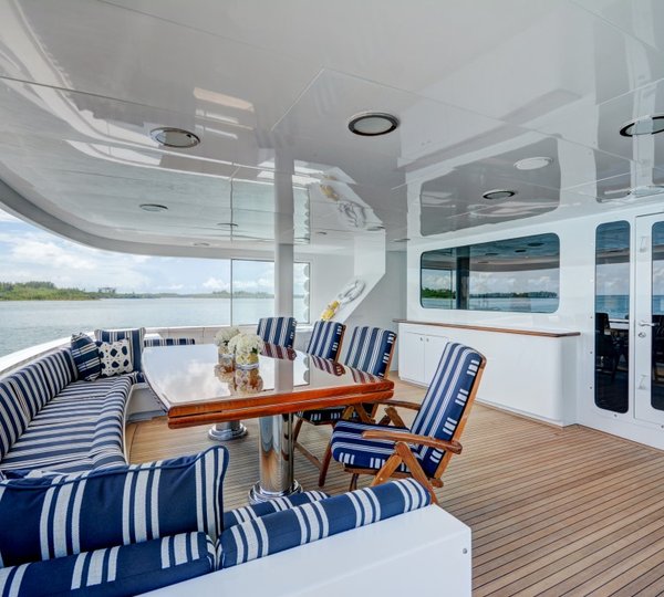 MY THEMIS - Main aft deck