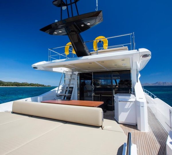 MY TOFFEE CRISP - Aft deck sunpad