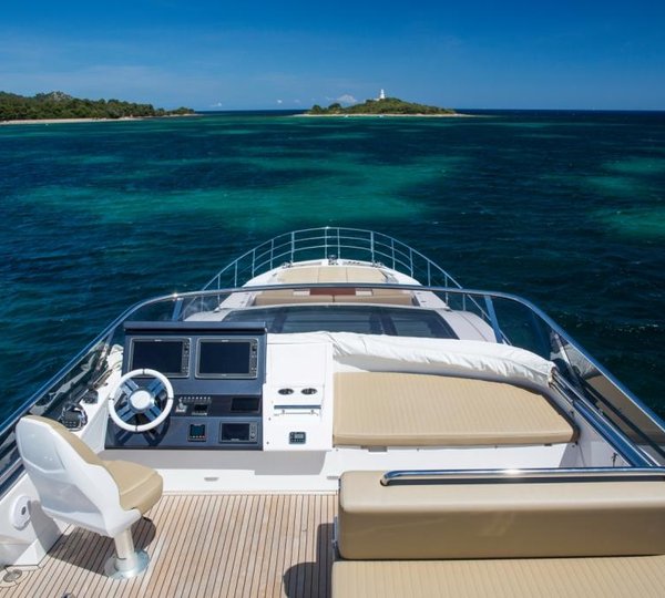 MY TOFFEE CRISP - Flybridge view