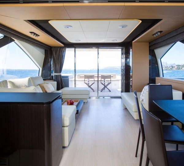 MY TOFFEE CRISP - Salon view aft