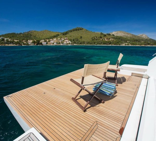 MY TOFFEE CRISP - Swim platform