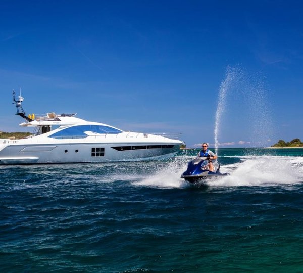 MY TOFFEE CRISP - Water sports