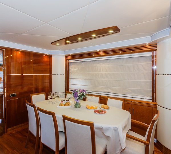 MY VELLMARI -  Formal dining