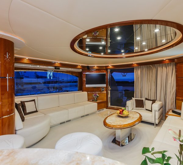 MY VELLMARI -  Salon view aft