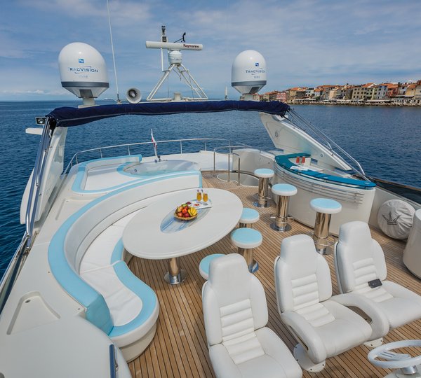 MY VELLMARI -  Sundeck