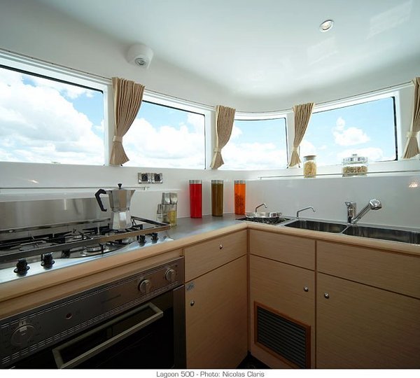 MYSTIQUE Lagoon 500 Galley