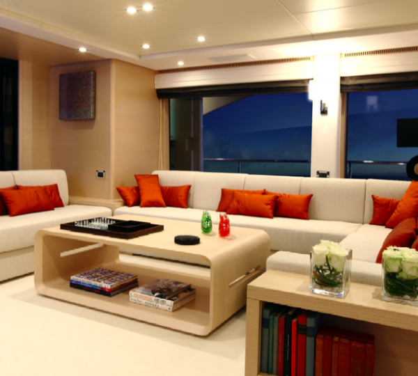 Main Salon Benetti Tradition 105 motoryacht
