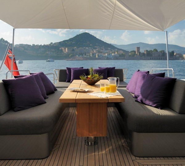 Mangusta 92 SCRATCH -  Aft deck Al Fresco Dining