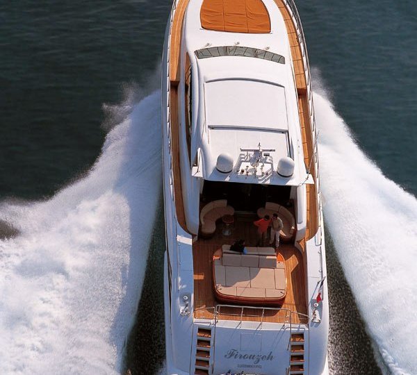 Mangusta Illusion 92 - Above