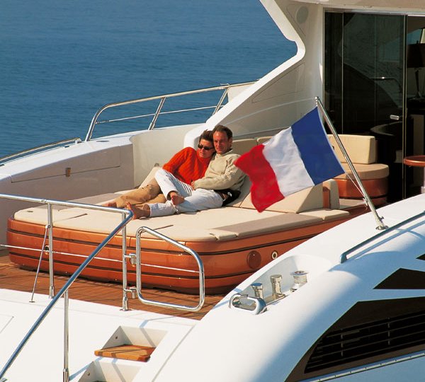 Mangusta Illusion 92 - Aft Deck