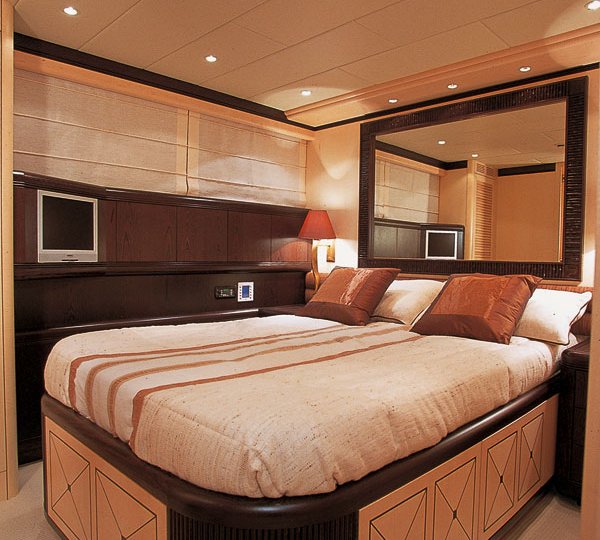 Mangusta Illusion 92 - Double Cabin