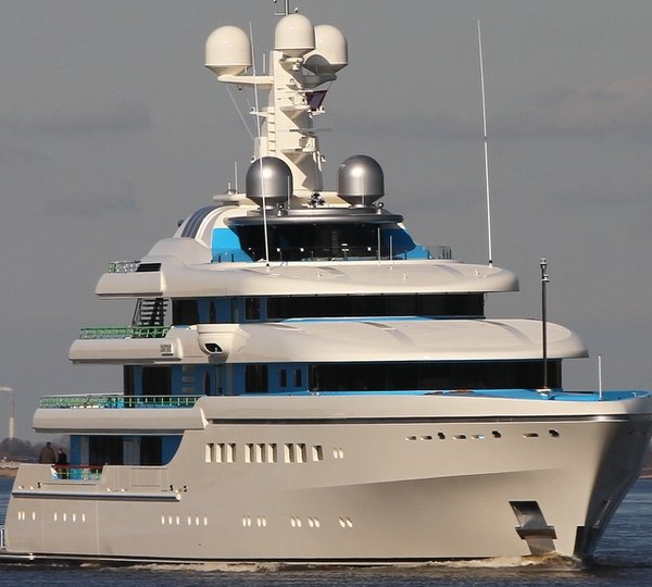 Mega yacht DARTWO - Photo by DiFoo