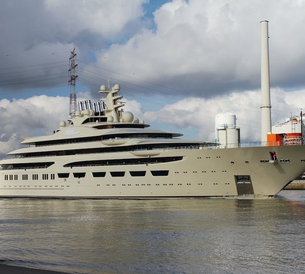 Mega yacht DILBAR - Photo by DiFooll