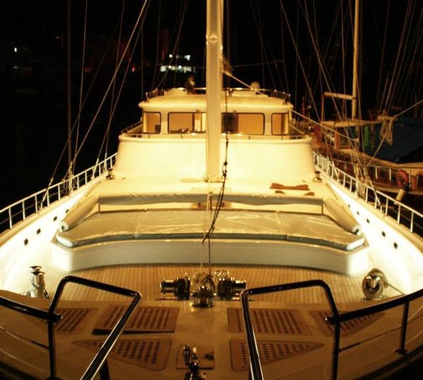 Minalli Yacht - Foredeck