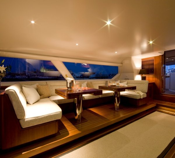 Mirabella III -  Pilothouse Seating