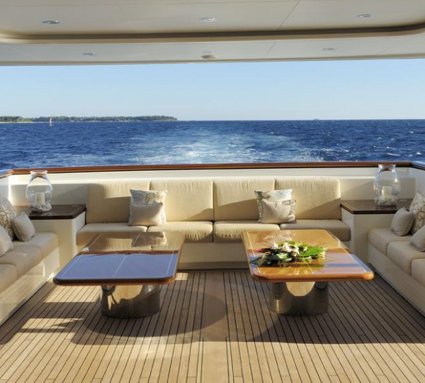 Mirgab VI Motoryacht outdoor relaxation spaces