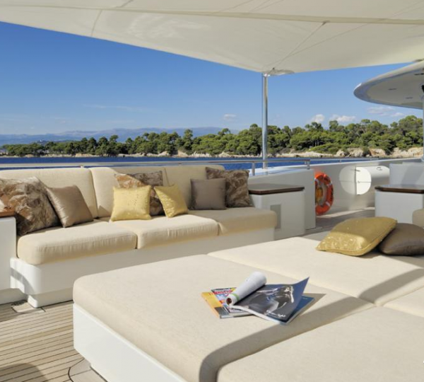 Mirgab VI Yacht by Hakvoort offers great outdoor spaces for relaxation