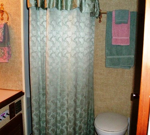 Morning Mist - Garden Cabin Bathroom