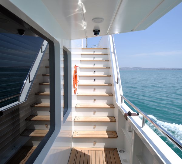 Mothership Ceylan exterior details