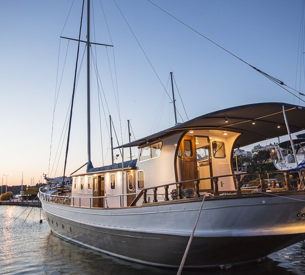 Motor Sailor COSMOS - 004