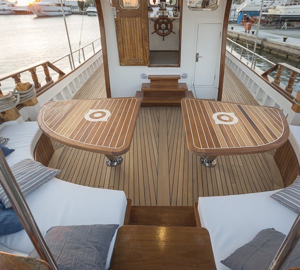 Motor Sailor COSMOS - 010