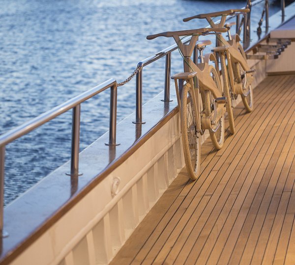 Motor Sailor COSMOS - 012