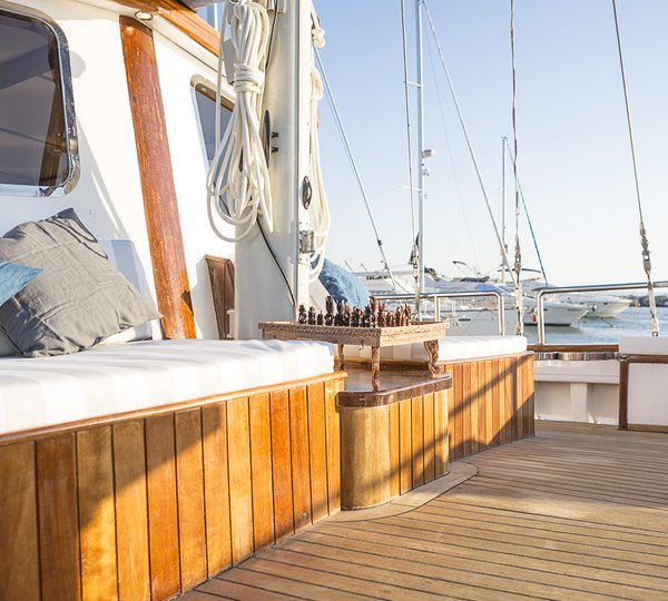 Motor Sailor COSMOS - 016