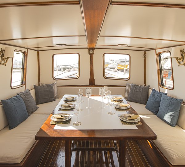 Motor Sailor COSMOS - 022