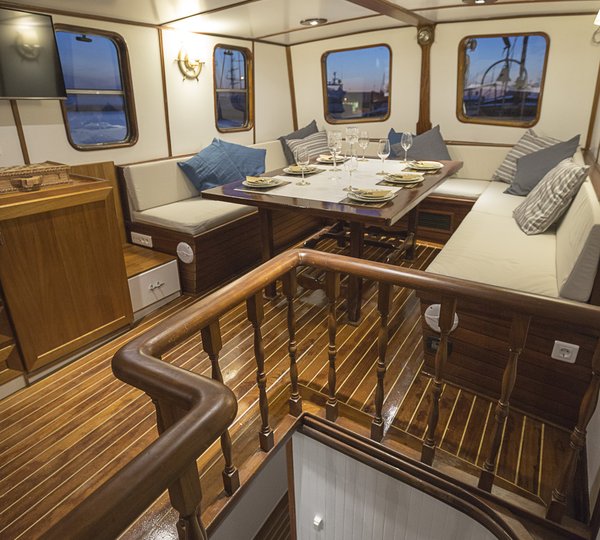 Motor Sailor COSMOS - 027