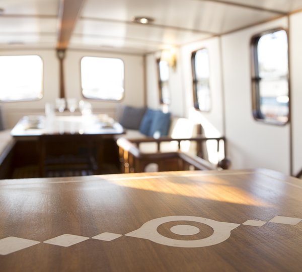 Motor Sailor COSMOS - 031