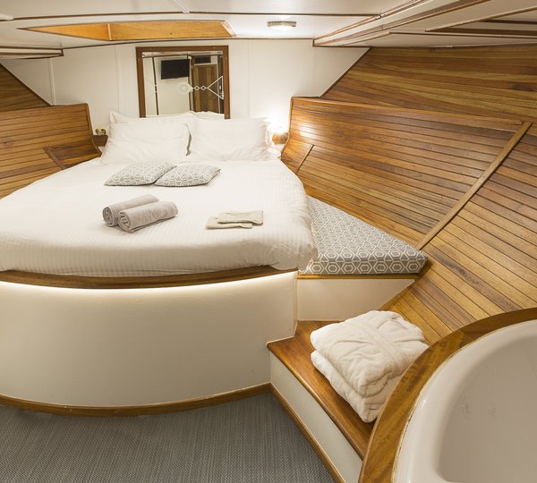 Motor Sailor COSMOS - 033