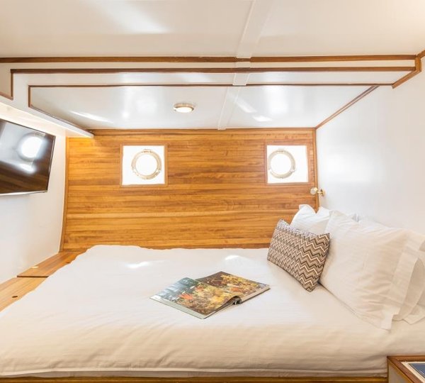 Motor Sailor COSMOS - 036