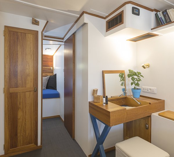 Motor Sailor COSMOS - 039