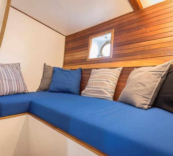 Motor Sailor COSMOS - 041