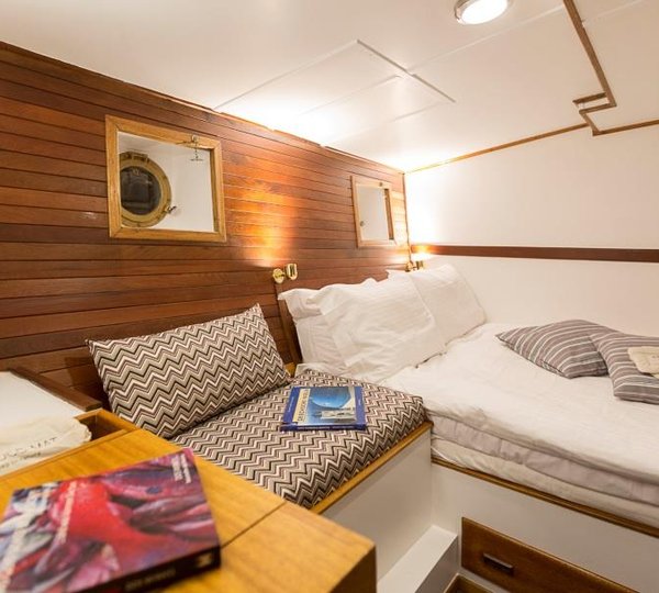 Motor Sailor COSMOS - 042