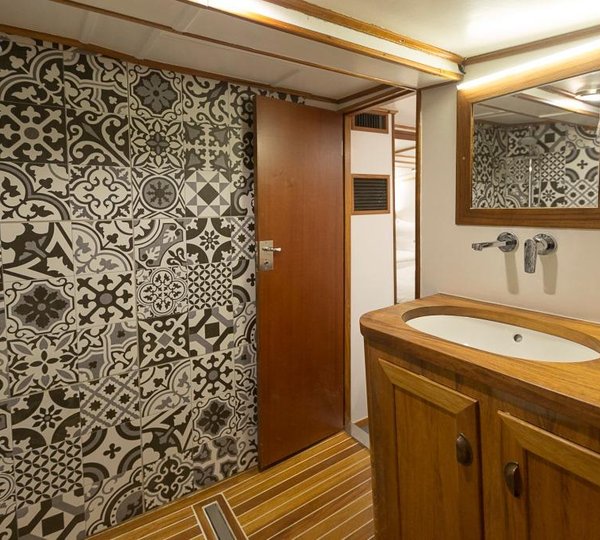 Motor Sailor COSMOS - 053