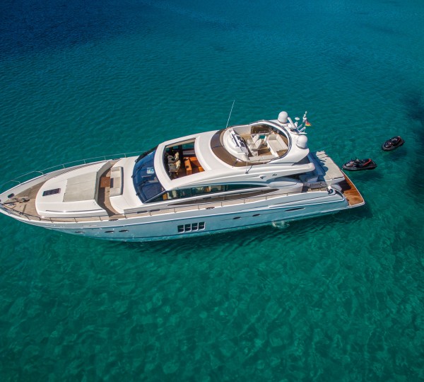 Motor Yacht 66 ABOVE - 002