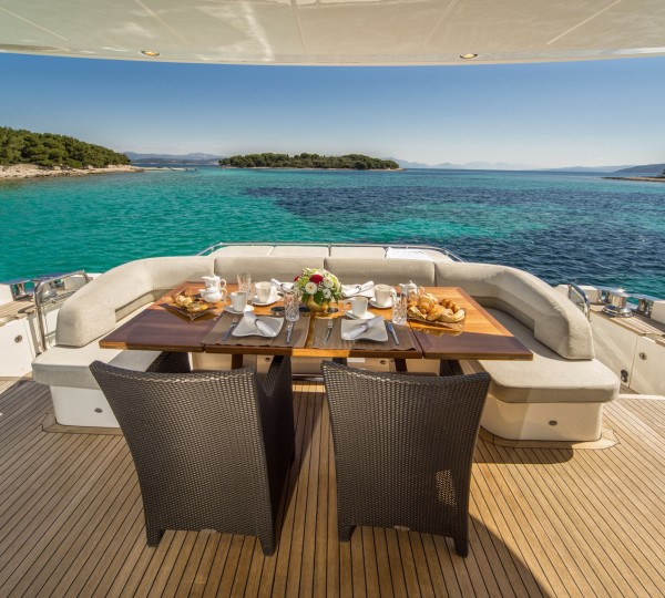 Motor Yacht 66 ABOVE - 008