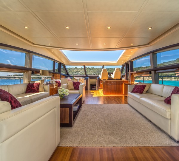 Motor Yacht 66 ABOVE - 010