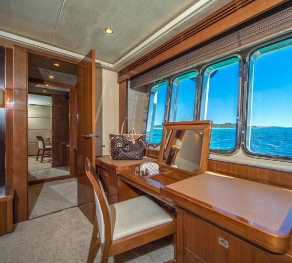 Motor Yacht 66 ABOVE - 014