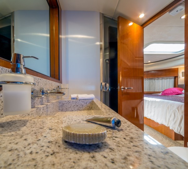 Motor Yacht 66 ABOVE - 017