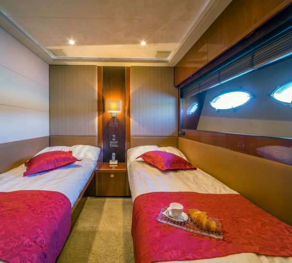 Motor Yacht 66 ABOVE - 018