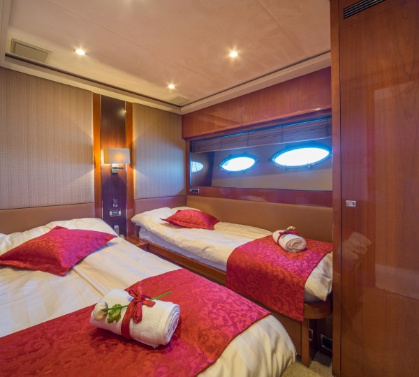 Motor Yacht 66 ABOVE - 020