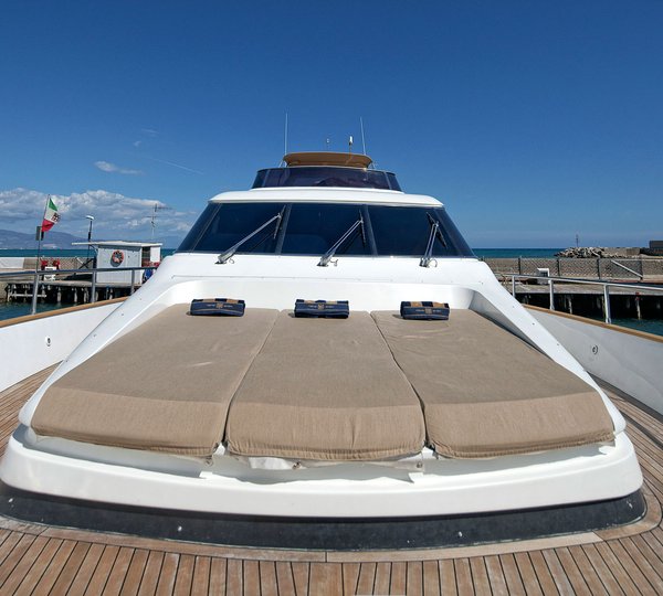 Motor Yacht AQVA - Foredeck