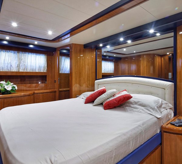Motor Yacht AQVA - Master cabin image 2