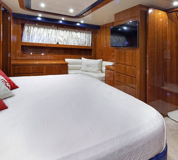 Motor Yacht AQVA - Master cabin image 3